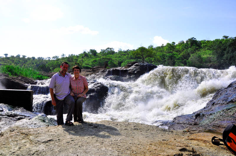 Touristen bein den Murchison Wasserfällen